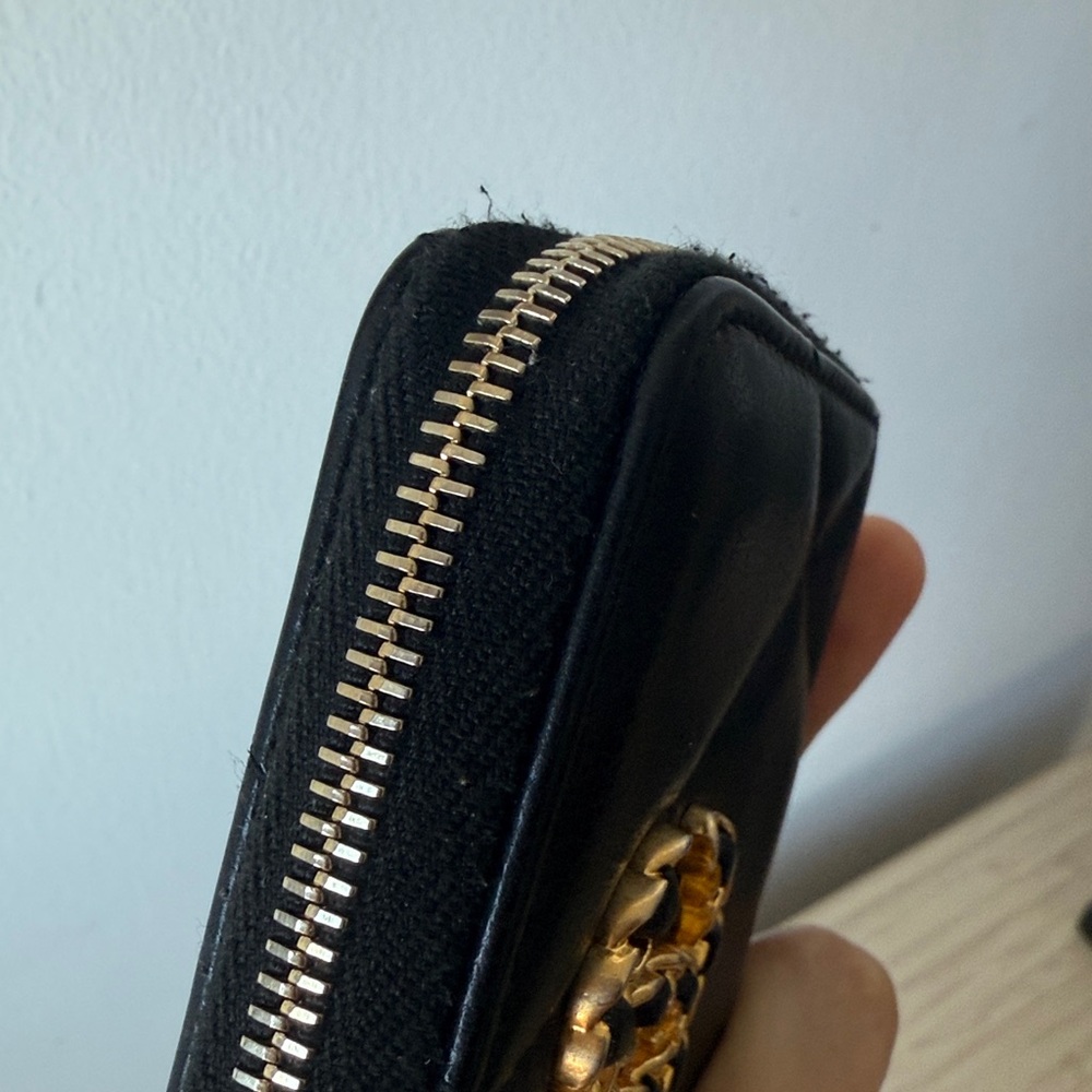 CHANEL 19 Black Quilted Lambskin Zip Wallet - Picture 6 of 9